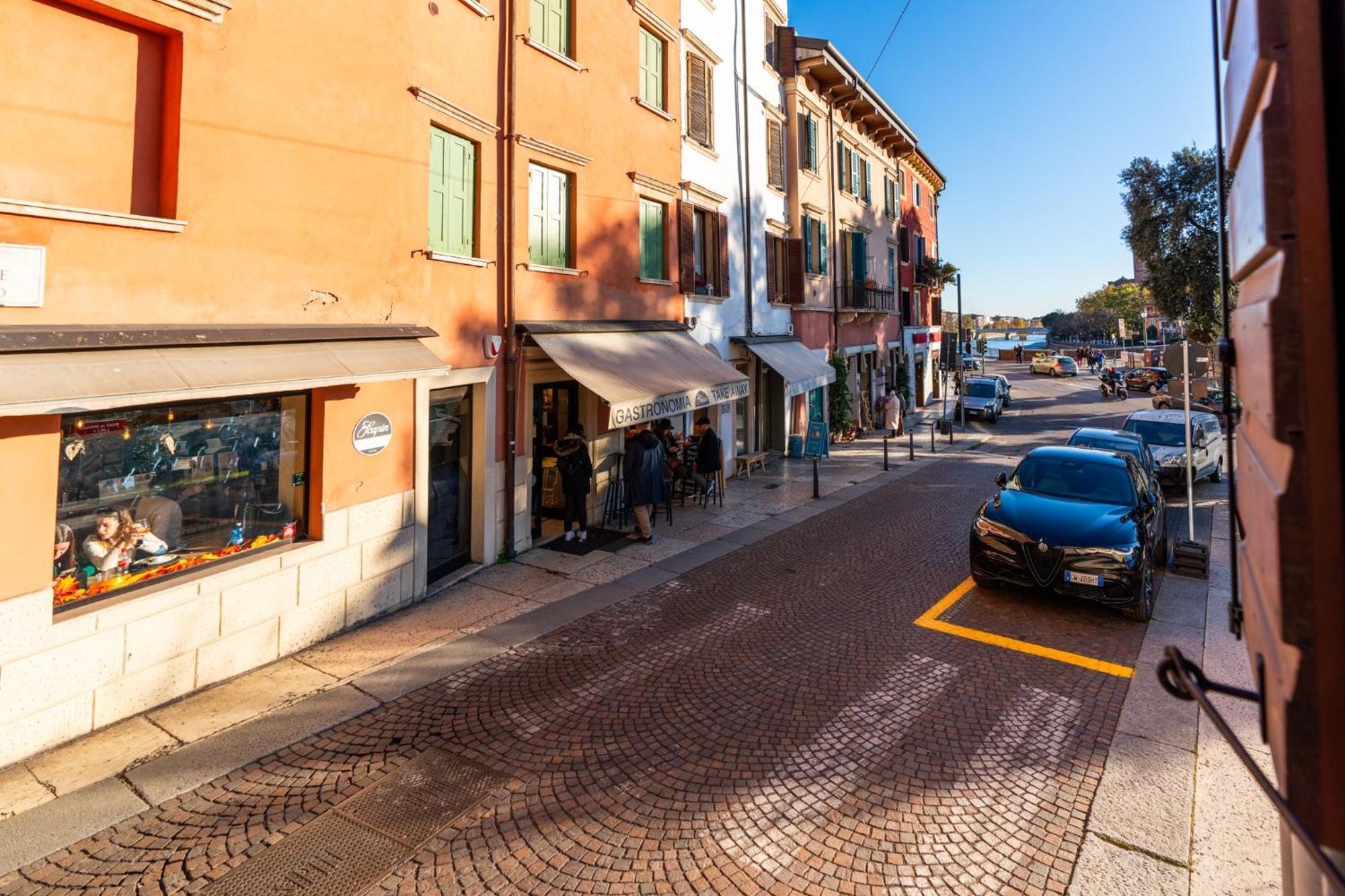 مبيت وإفطار فيرونا La Finestra Sul Ponte By Postcardsfrom المظهر الخارجي الصورة