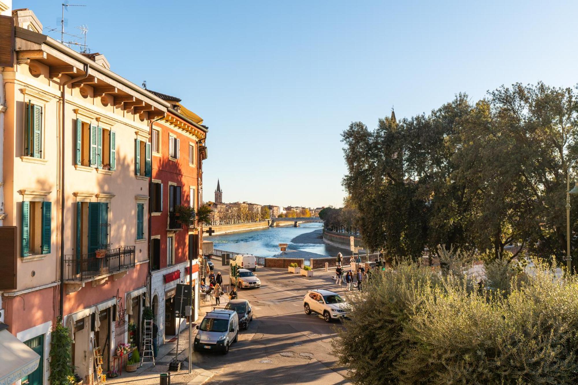 مبيت وإفطار فيرونا La Finestra Sul Ponte By Postcardsfrom المظهر الخارجي الصورة