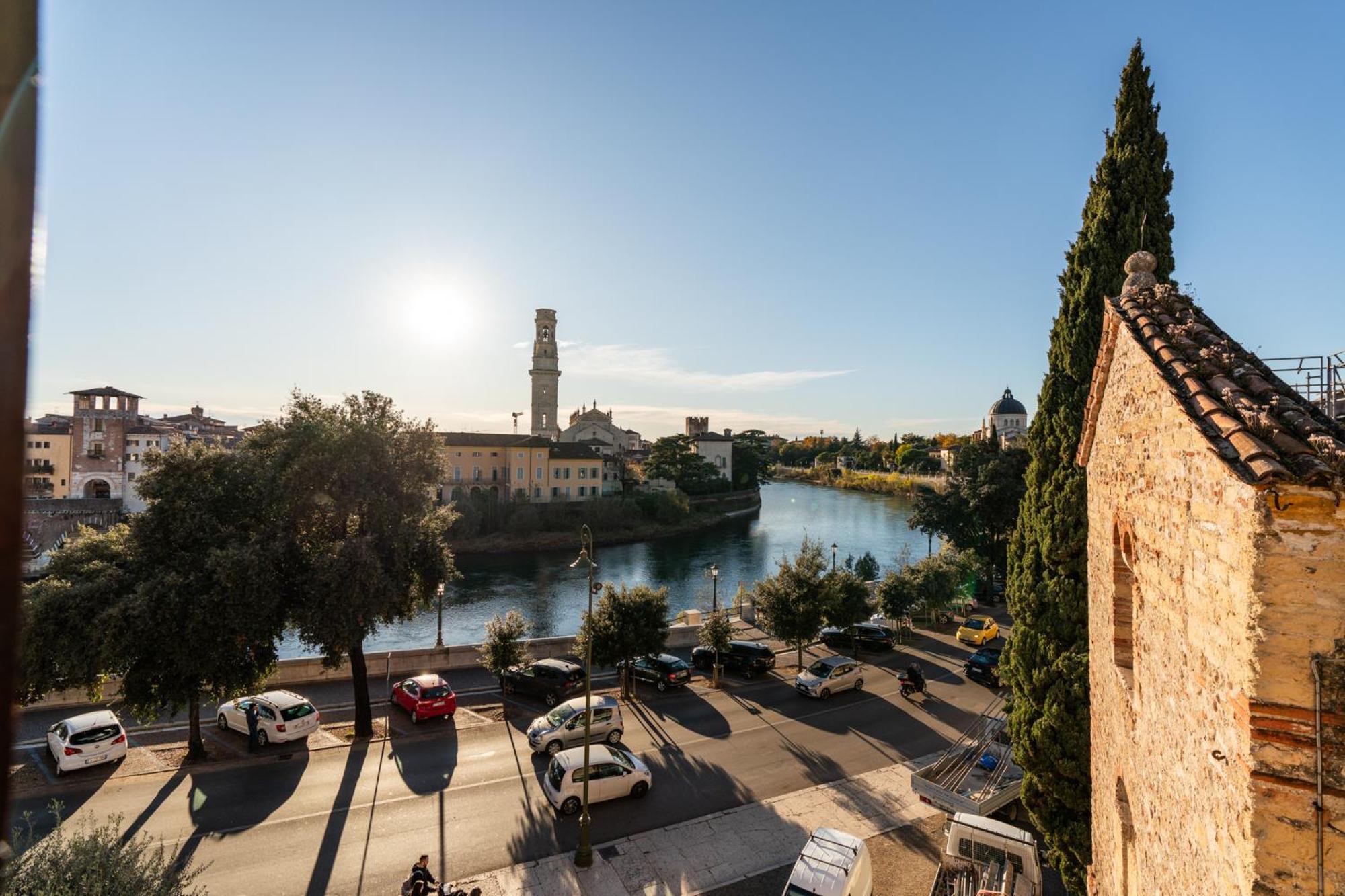 مبيت وإفطار فيرونا La Finestra Sul Ponte By Postcardsfrom المظهر الخارجي الصورة