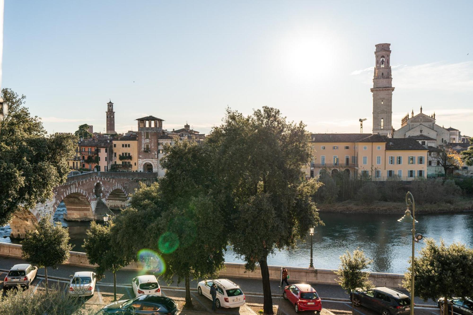 مبيت وإفطار فيرونا La Finestra Sul Ponte By Postcardsfrom المظهر الخارجي الصورة