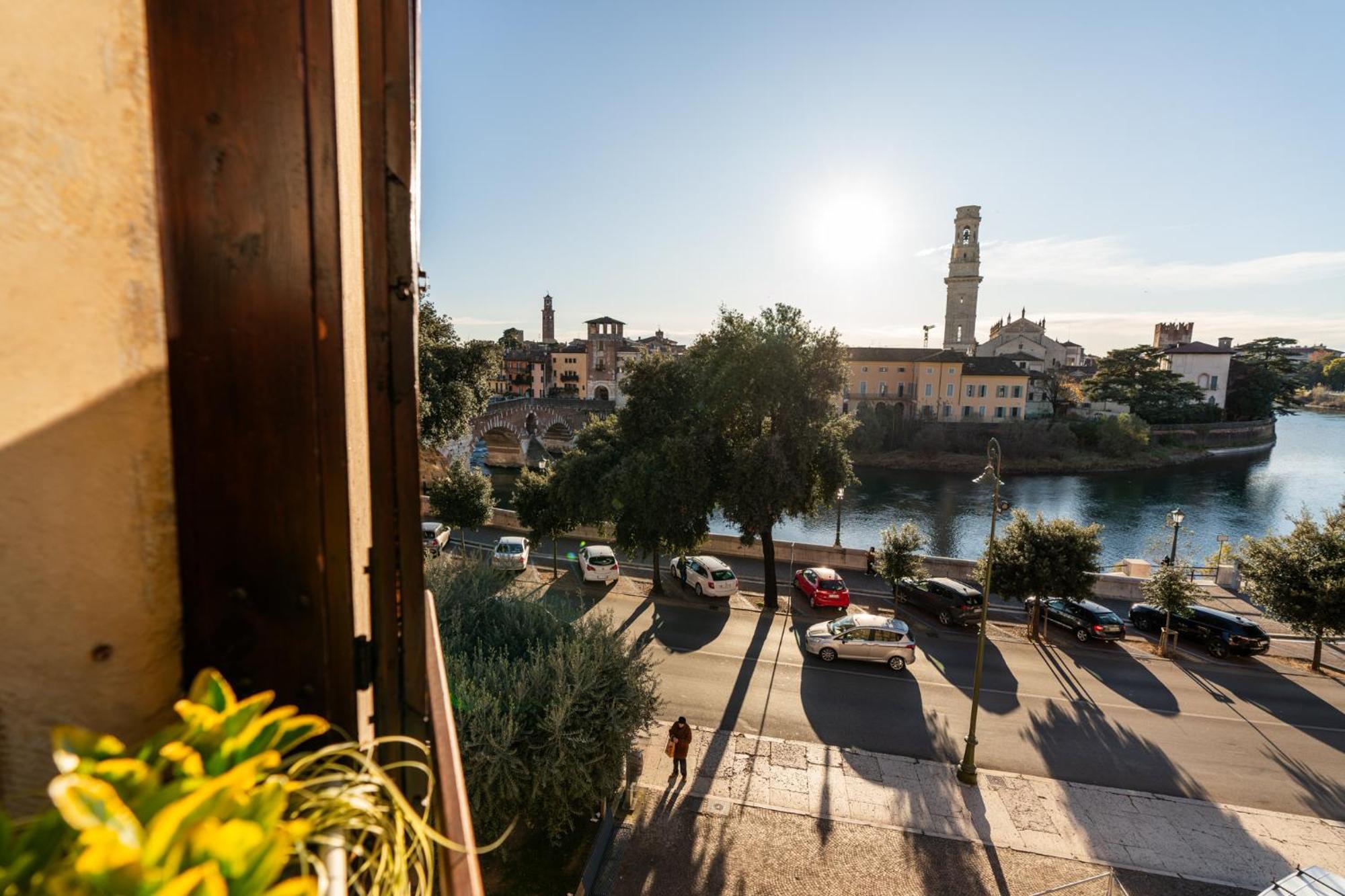 مبيت وإفطار فيرونا La Finestra Sul Ponte By Postcardsfrom المظهر الخارجي الصورة