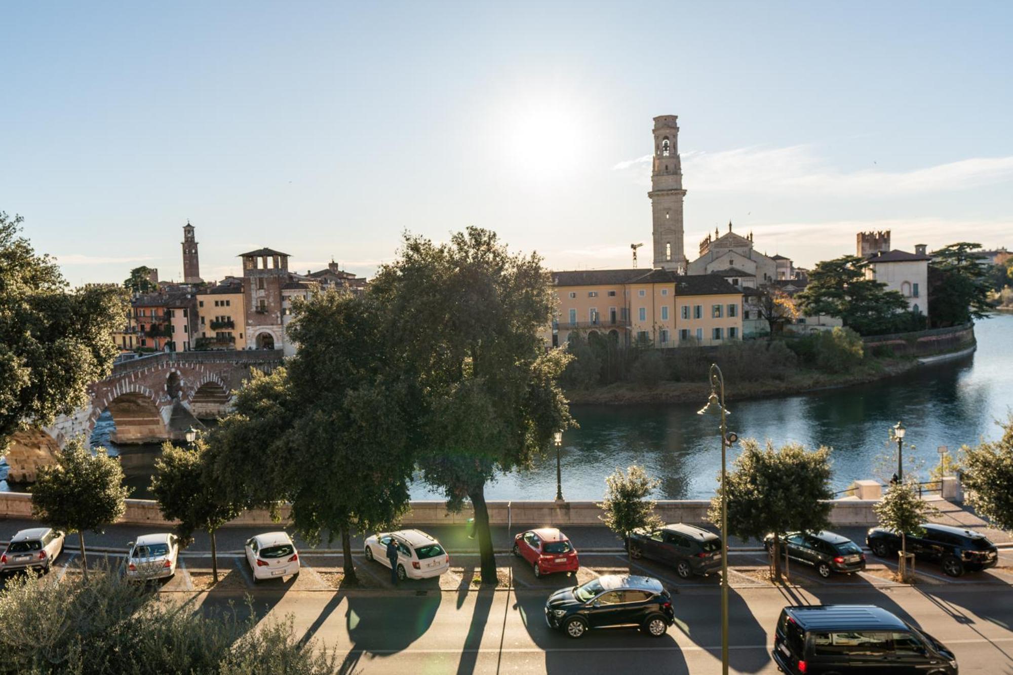 مبيت وإفطار فيرونا La Finestra Sul Ponte By Postcardsfrom المظهر الخارجي الصورة
