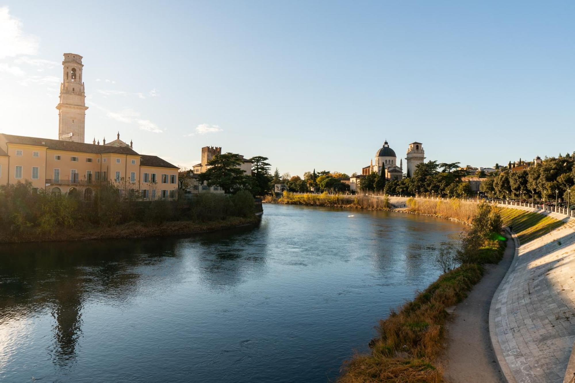 مبيت وإفطار فيرونا La Finestra Sul Ponte By Postcardsfrom المظهر الخارجي الصورة